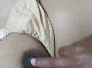 Saudi Hot MILF Huge Nipple