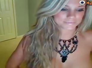 Maureen Hot Dance on webcam
