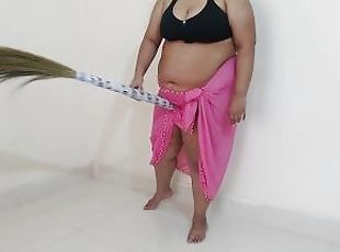 Sexy has sex with a broom while sweeping the house in Saudi Arab