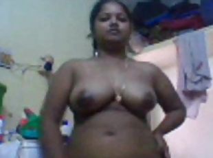 Big tittied Indian woman shows her boobs in amateur video