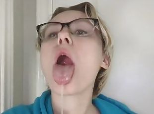Spit bubbles and ahegao ???? PLEASE GIVE ME YOUR CUM LOADS!!!