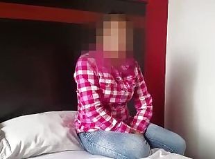 Latina de 23 aos asiste a casting porno y termina desvirgada por el culo por dinero.