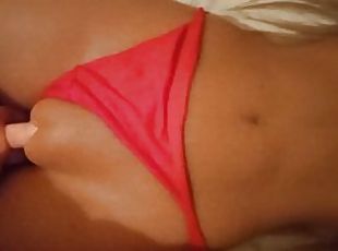 estudiante de pelo rubio en bikini es masturbada - amateur