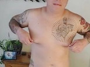 masturbation, bröstvårtor, amatör, piercad, ensam, tatuering