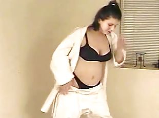 Karate bitch takes her kimono off to masturbate