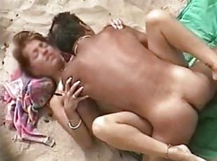 Guy drills his wife's pussy in missionary position on a beach