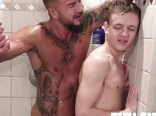 FUNSIZEBOYS - Hot muscle daddy scrubs cute showering twink from inside