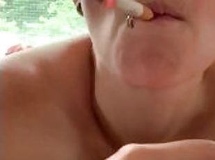 amaterski, fetiš, sami, pušenje-smoking, tetovaže, male-sise