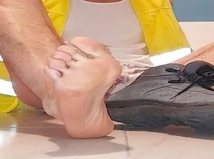 Master With Hairy Ass Cum On His Feet