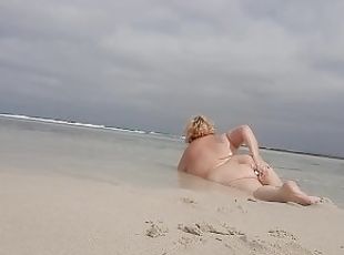 zadok, veľké-prsia, nudistické, na-verejnosti, amatérske, vyzreté, milfka, mamka, bbw, pláž