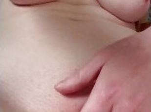 lielās-krūtis, masturbācija-masturbation, krūšgali, orgasms, vāverīte, amatieris, skaistules, rudmate, pirmā-reize, pīrsings