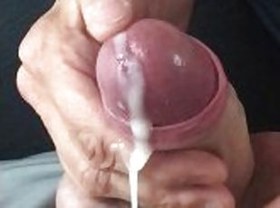 gros-nichons, masturbation, orgasme, ejaculation-sur-le-corps, branlette, point-de-vue, seins