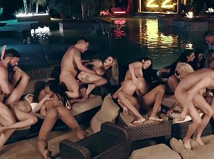seks-partili-alem, parti, porno-yıldızı, öpüşme, havuz, vahşi