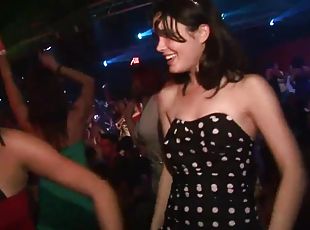 Ass Shake In Club public flashing