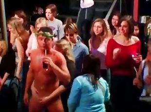 orgía, fiesta, amateur, hardcore, sexo-en-grupo, desnudándose, mujer-vestida-hombre-desnudo, club, realidad