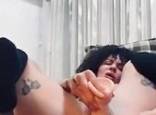 slut fingering her pussy till orgasm and duble penetration dildo