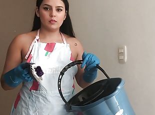 My stepmother loves to do cleaning very sexy and bitch - Spanish porn