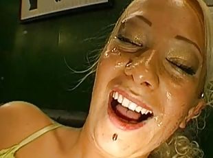masturbación, coño-pussy, estrella-del-porno, gangbang, tragar, medias, facial, rubia, bukkake, con-piercings