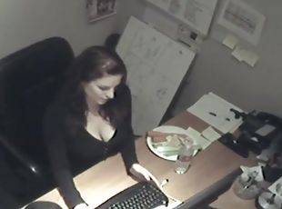 Beauty in office fucks pussy with a carrot