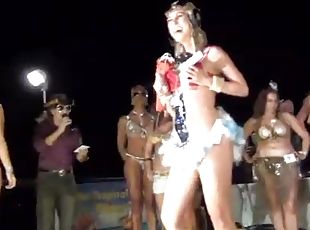 Hot chicks shake their asses on stage to win