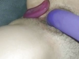 dideli-papai, klitoris, masturbavimasis, orgazmas, šlapninimasis, putytė, čiurkšlė, mėgėjai, didelis-penis, milf