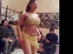 Indian Mujra does a hot booty shake dance