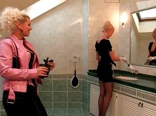 Maid and mistress play in the bathroom