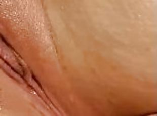 Cum play with my pussy ????