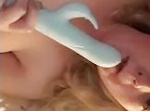 BRITISH BLONDE SOLO PUSSY PLAY WITH BLUE DILDO