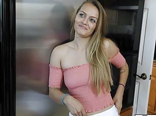 Luna Wulf hot babysitter with a big ass seduces older man with stunning looks, and wanted to toss his salad Mike Hunt.