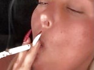 fetichista, fumando