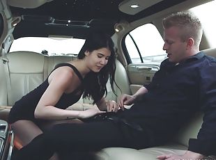 Hot ass girlfriend Lady Dee gives her sweet pussy in the car
