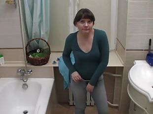 Alone teen masturbates in the shower