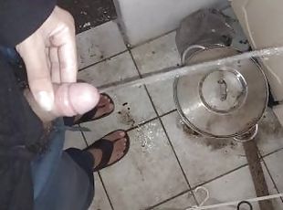 bagno, enormi, masturbarsi, urina, cazzi-enormi, gay, seghe, piedi, masturbazione, sporcaccioni