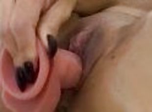 klitoris, masturbácia, orgazmus, pička, striekanie-squirt, amatérske, striekanie-semena, milfka, mamka, nadržané