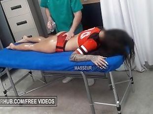 This gymnast goes to the massage room to get her pain treated, but he's going to fuck her